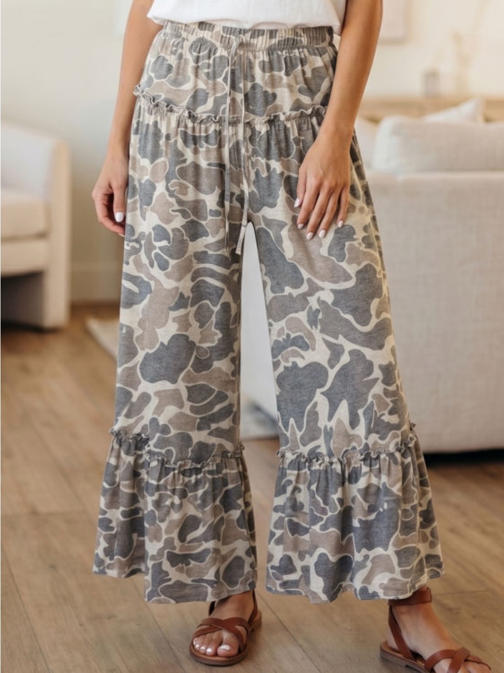 Women's Camouflage Ruffle Wide-Leg Pants - Beige/Gray